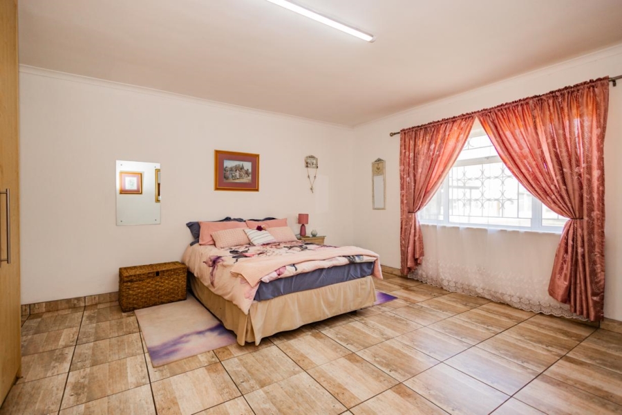 8 Bedroom Property for Sale in Joostenbergvlakte Western Cape